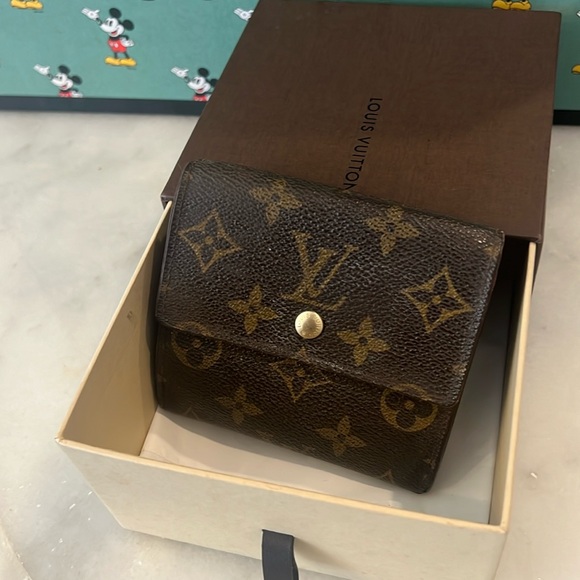 Authentic Louis Vuitton monogram unisex wallet - Picture 2 of 13